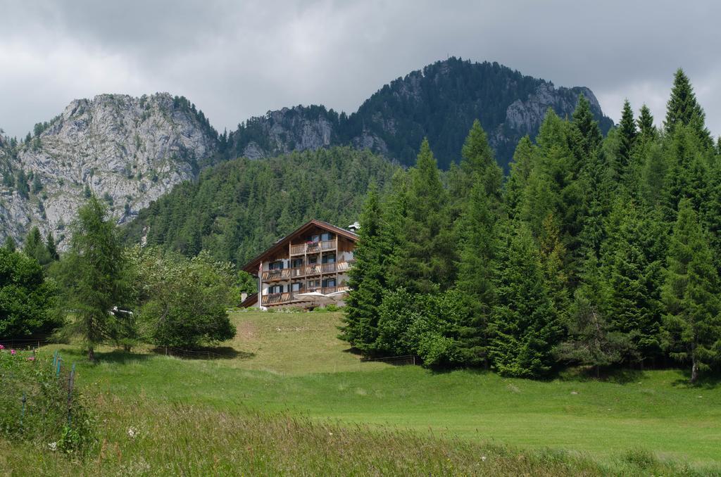 Rifugio Caltena เฟียรา ดี พรีเมียโร ภายนอก รูปภาพ